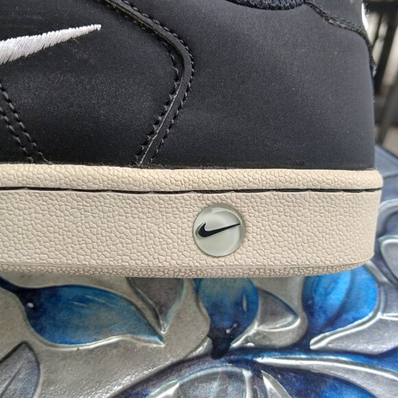 Nike Sneaker Women's - Picture 8 of 9